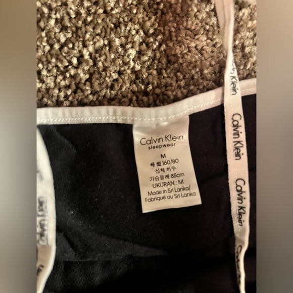 Calvin Klein Two Piece Sleeping Short Set Lounge wear Size Medium - Picture 2 of 7